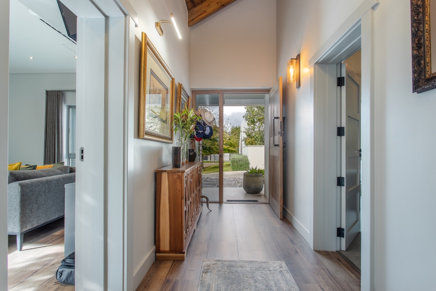 4 Bedroom Property for Sale in Lemoenkloof Western Cape